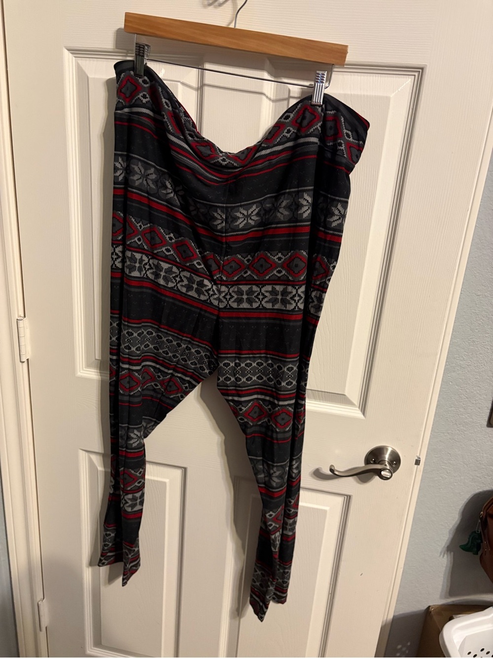 206- NWT Cato Black and Red winter argyle Leggings